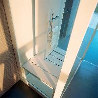 Eﬀegibi Logica Скамейка 69x41x Н: 45см, конструкция из алюминия, сиденье из ламинир. кер.гранита толщ. 3,5мм и закал. стекла толщ. 15мм, цвет: sand