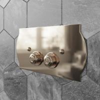 TW 300.4, клавиша смыва для бачков Geberit SIGMA, 33*2,5*h17, установка со смещением вправо 14мм, материал: латунь, цвет: светлое золото