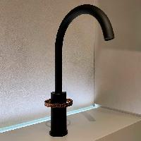 Stella Charm Смеситель для раковины на 1 отверстие, цвет: черный матовый PVD/ручка - медь