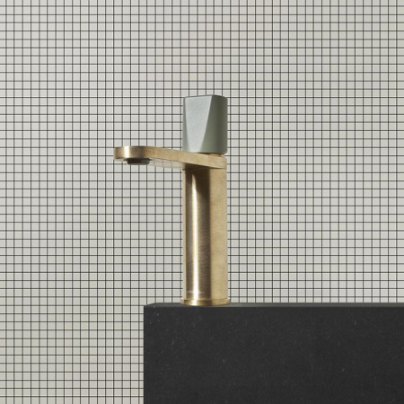 ANTONIO LUPI INDIGO Смеситель для раковины на 1 отверстие, излив 165 мм., ручка матовая Lambretta, цвет сатинированная натуральная латунь 