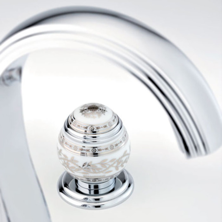 THG MARQUISE BLANC DECOR PLATINE Смеситель для раковины на 3 отверстия, с донным клапаном, ручки белые, декор платина, цвет хром 