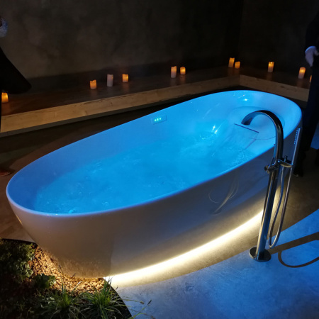 TOTO NEOREST Ванна 2200x1050x780 мм, отдельностоящая, со сливом-перел, подгол.с сифоном,с гидро- и аэромасс.,с эффектом невесомости, цвет: белый 