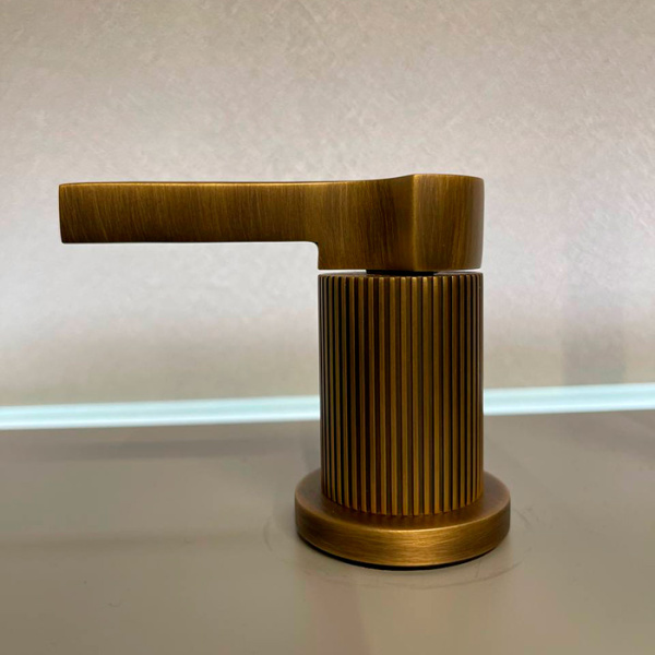 Stella Смеситель для раковины на 3 отверстие, без донного клапана, цвет: бронза матовая 