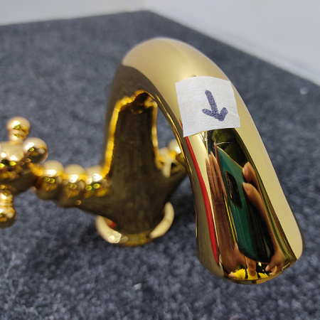 Gattoni Vivaldi Смеситель для раковины с донным клапаном, высота излива 110мм, цвет золото (С царапиной на носике!) (НЕ произв!) 