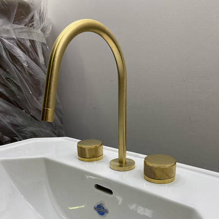 GATTONI MD Смеситель для раковины на 3 отверстия, ручки SAN GIULIO, с донным клапаном, цвет золото матовое шлифованное 