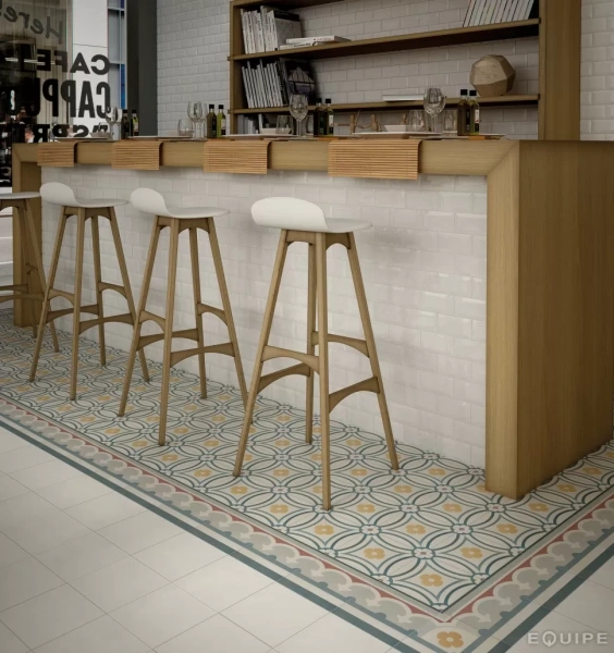 CAPRICE SAINT TROPEZ BORDER 