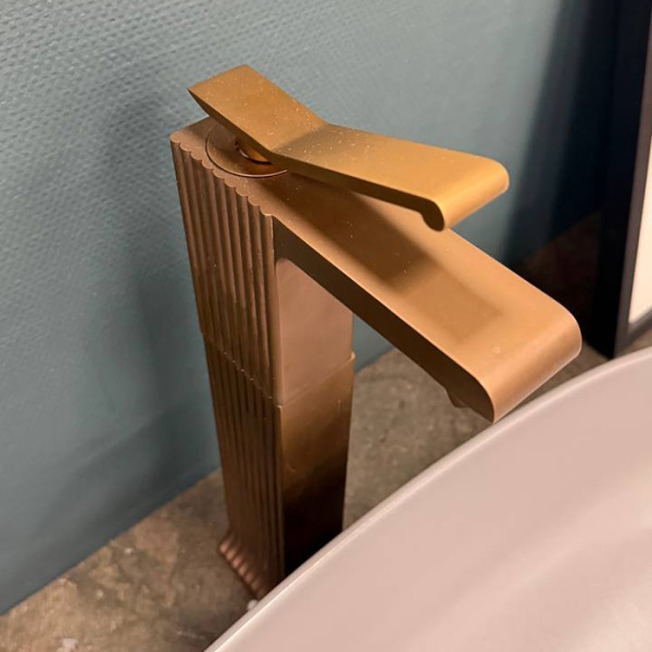 Stella Casanova Смеситель для накладной раковины на 1 отверстие 3222MCHP, цвет: медь матовая 