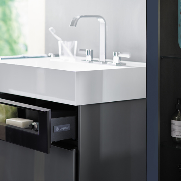 Burgbad Yumo База с  умыв  665х640х470 мм. 2 выдв ящика с ручкой желобком., со стекл.вставкой.  c 1 отв под смес ,  цвет серый 