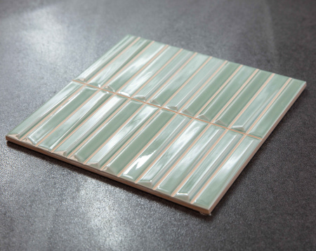  Melody Emerald 20x20 (1,00) 