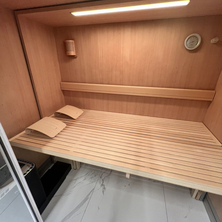 KLAFS S1 Сауна раздвижная 2320х1600(600)хh2110 мм, размер L с прозрачным стеклом, вн. отд. хемлок, Varius 6,0 кВт, внешняя отделка: чёрный матовый 